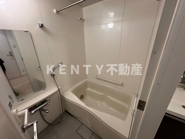 バス・シャワールーム　落ち着いた空間のお風呂です