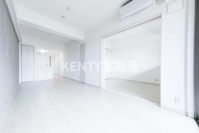 居室・リビング　こちらのリビングで趣味の時間をお楽しみください