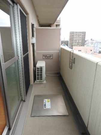 バルコニー　外からの目が気にならないバルコニーで洗濯物が干せます