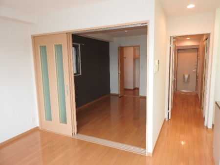 居室・リビング　内装は落ち着いています