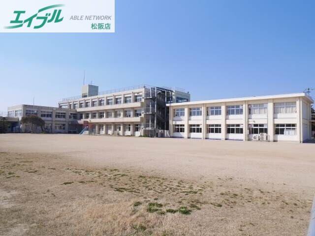 小学校　松阪市立小野江小学校（小学校）まで700m