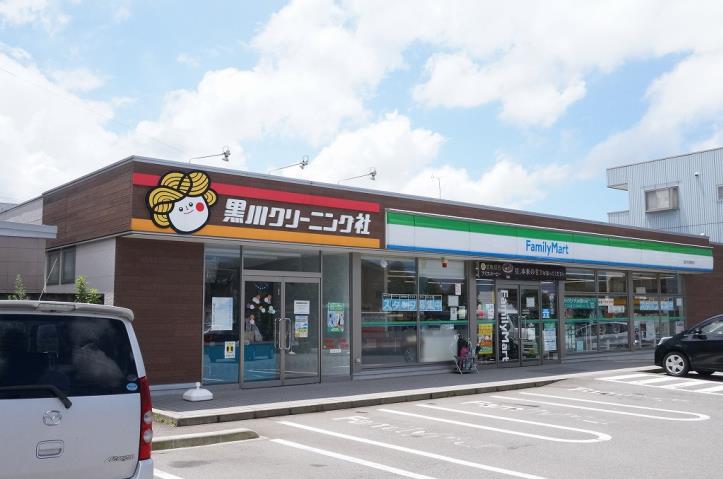 コンビニ　ファミリーマート（コンビニ）まで196m