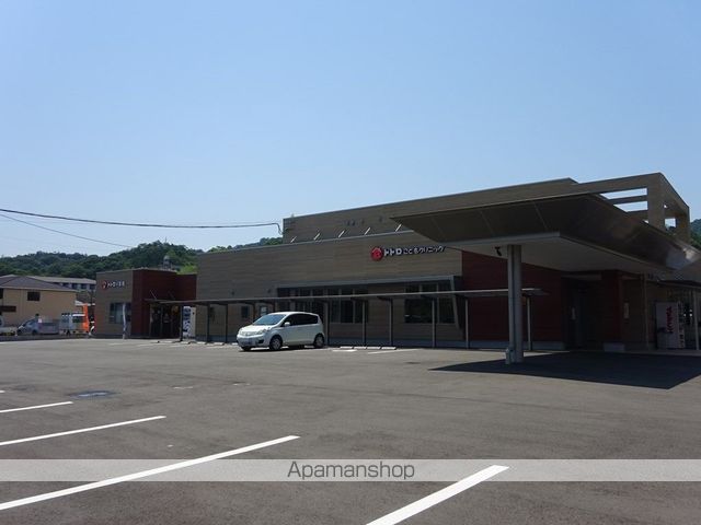 病院　トトロこどもクリニック（病院）まで850m