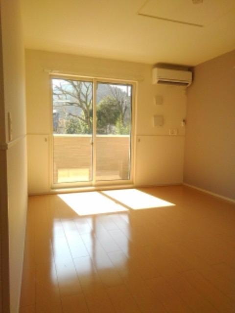 居室・リビング　日当たり良好なお部屋です。
