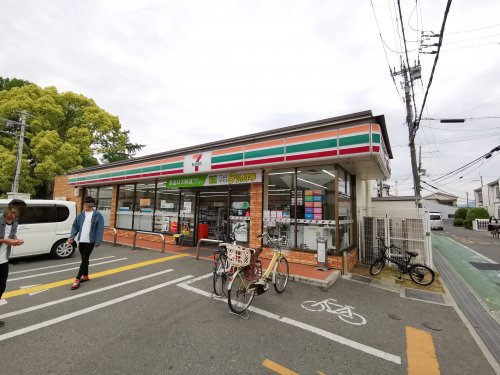 コンビニ　セブンイレブン 大阪狭山東野中店（コンビニ）まで837m