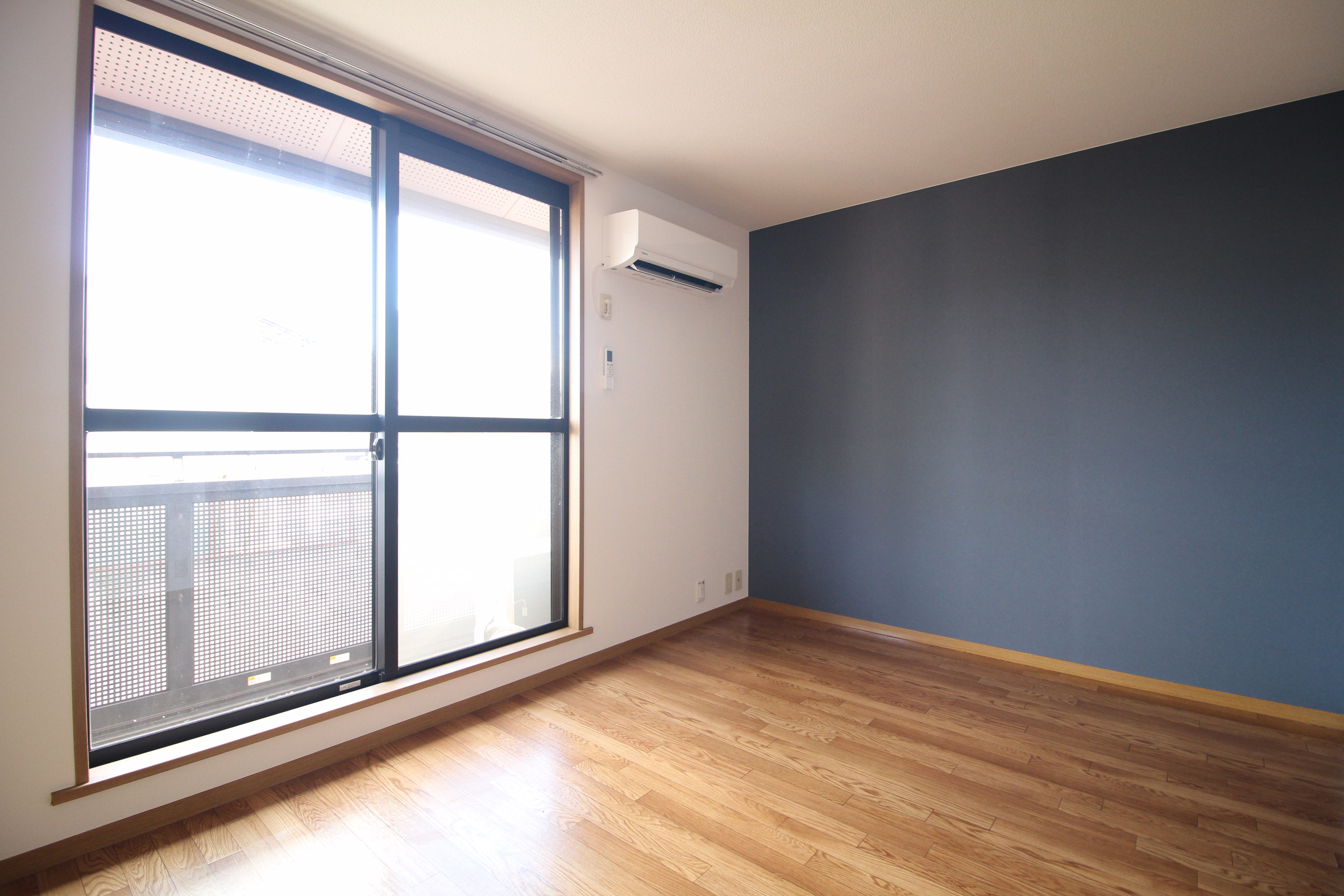 その他部屋・スペース　アクセントクロスがお洒落な6帖居室♪