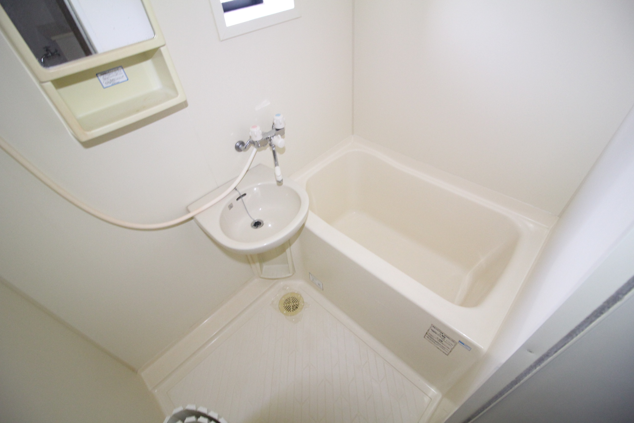 バス・シャワールーム　手元で温度調整ができる水栓で使い勝手◎