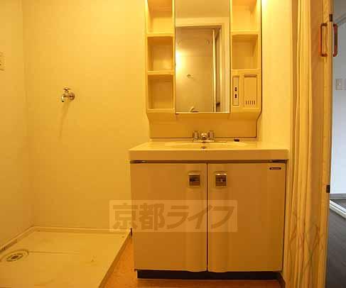 洗面設備　洗面台付きです