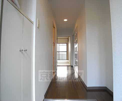 玄関　靴箱も付いております