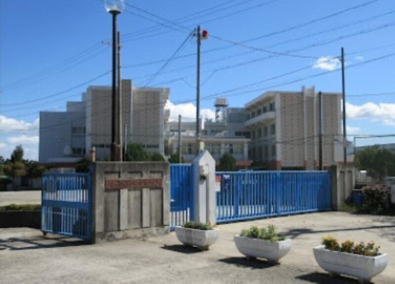 小学校　箕面市立西小学校（小学校）まで553m