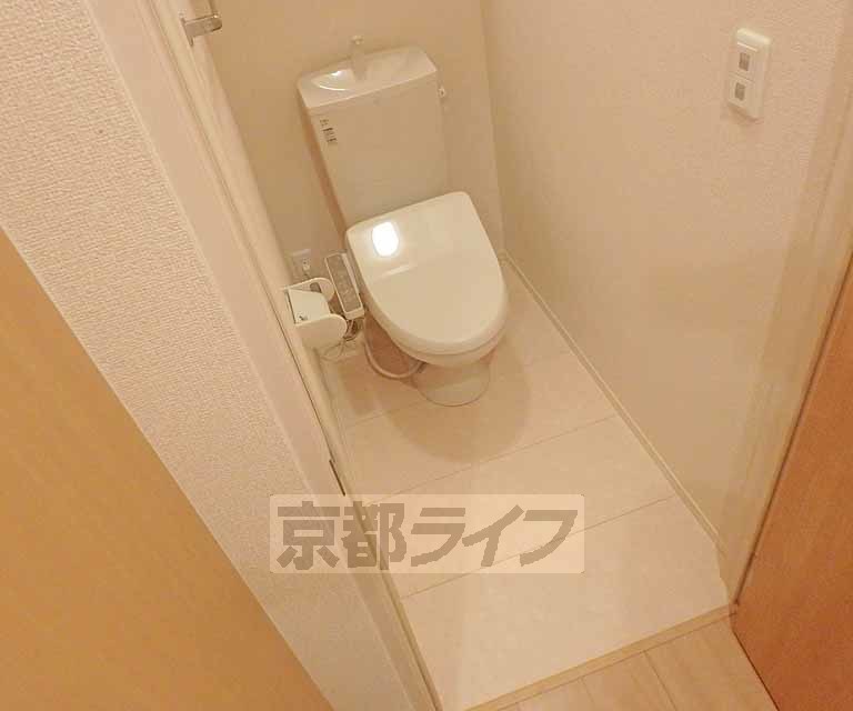 トイレ　足元も余裕のスペ～ス～！