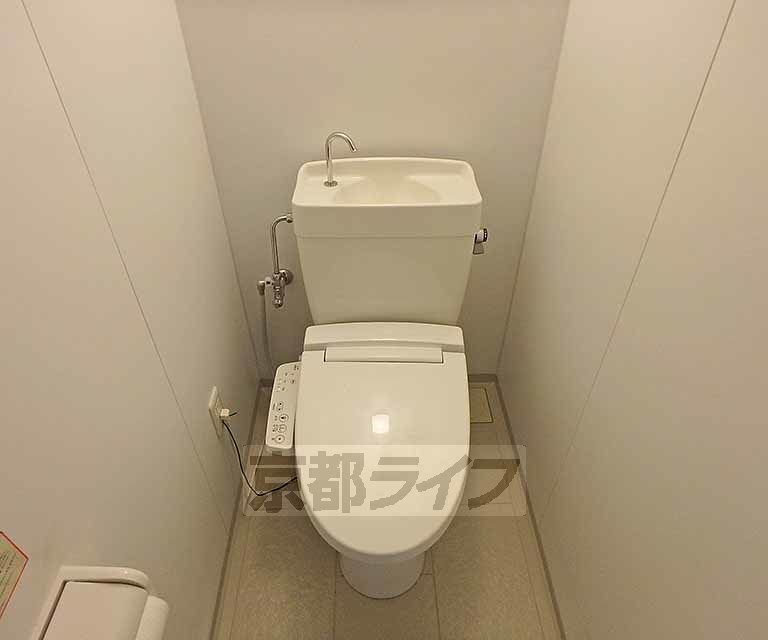 トイレ　ウォシュレット機能付きのトイレです。
