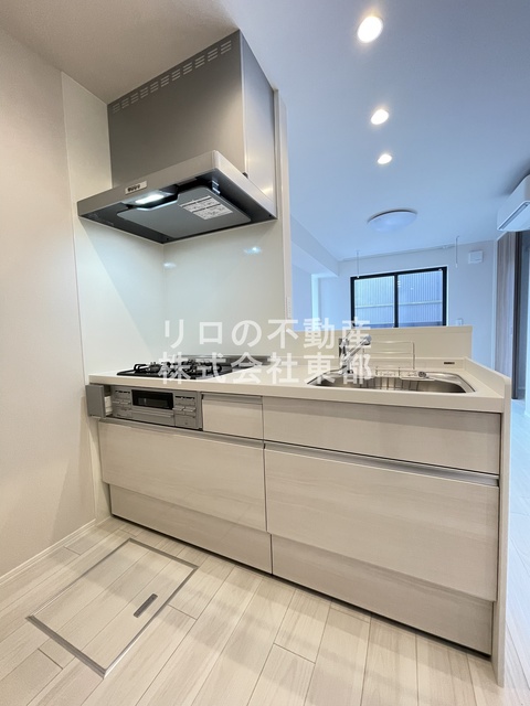 キッチン　リビングを眺めながらお料理ができるカウンターキッチンです♪