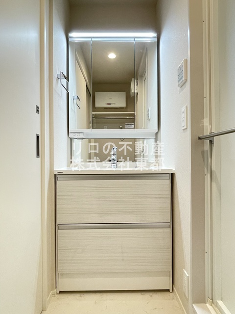 洗面設備　嬉しい洗面台は独立タイプ！