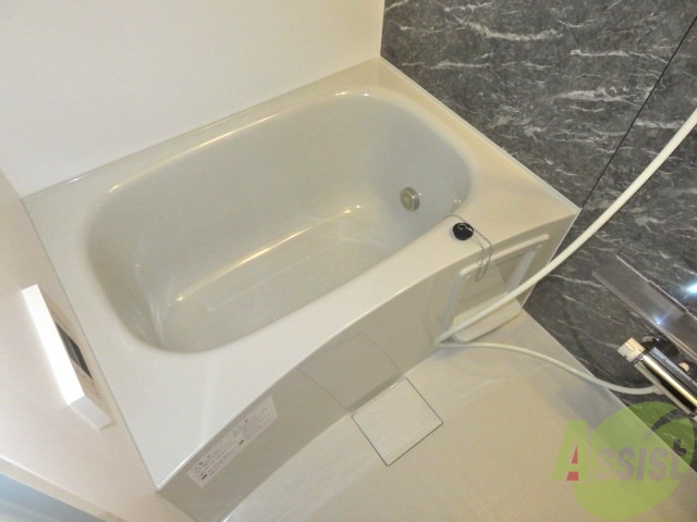 バス・シャワールーム　浴室は広く一日の疲れが癒せそうですね～。