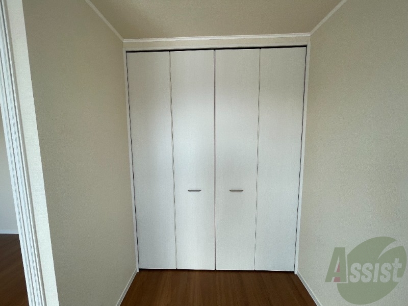 収納　収納は大きめのクローゼット。白を基調として綺麗です。