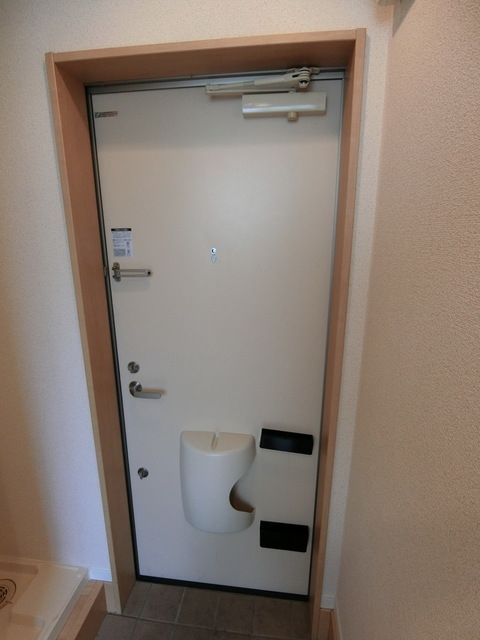 玄関　☆マグネット式のカサ立てあり☆