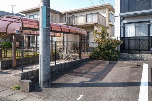 建物外観　駐車場