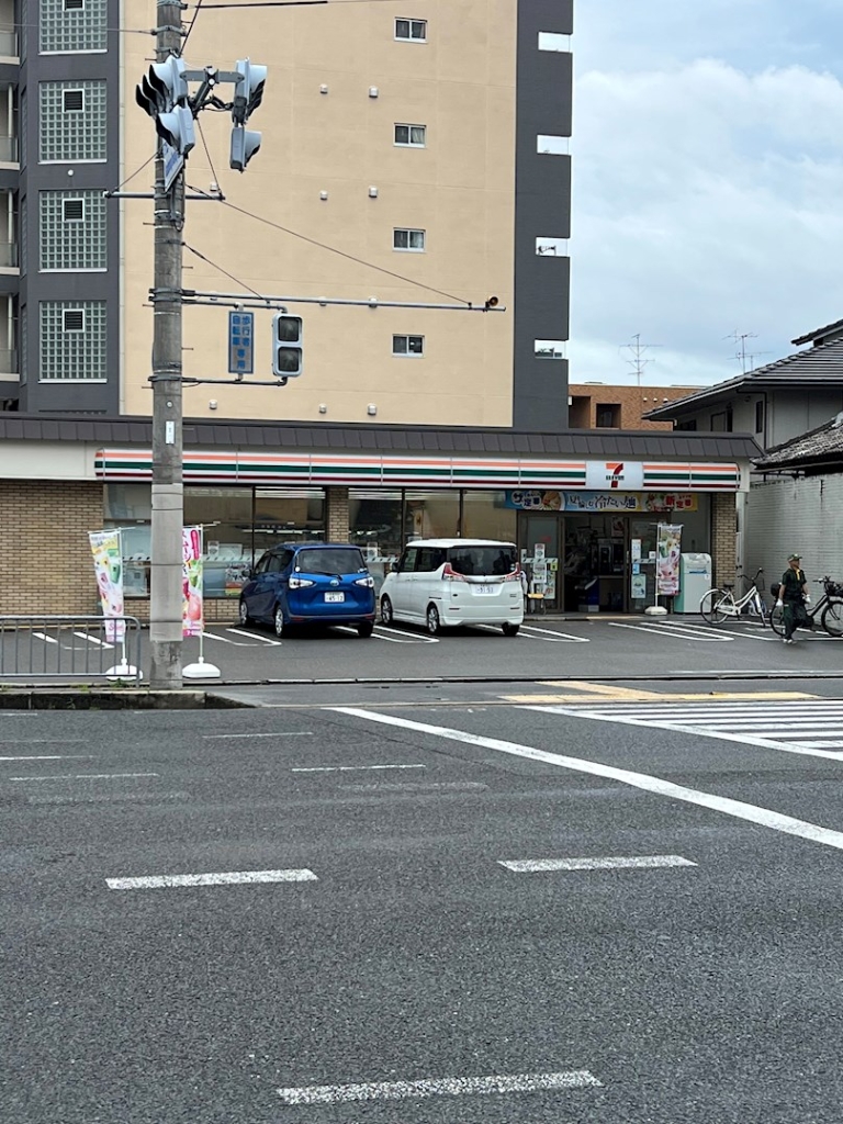 コンビニ　セブンイレブン 葛野大路花屋町店（コンビニ）まで172m