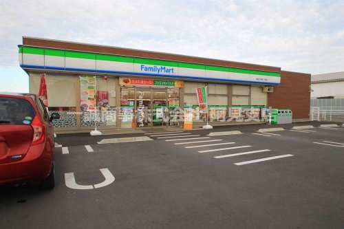 コンビニ　ファミリーマート 阿見うずら野一丁目店（コンビニ）まで688m