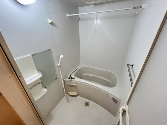 バス・シャワールーム　※別部屋の写真です