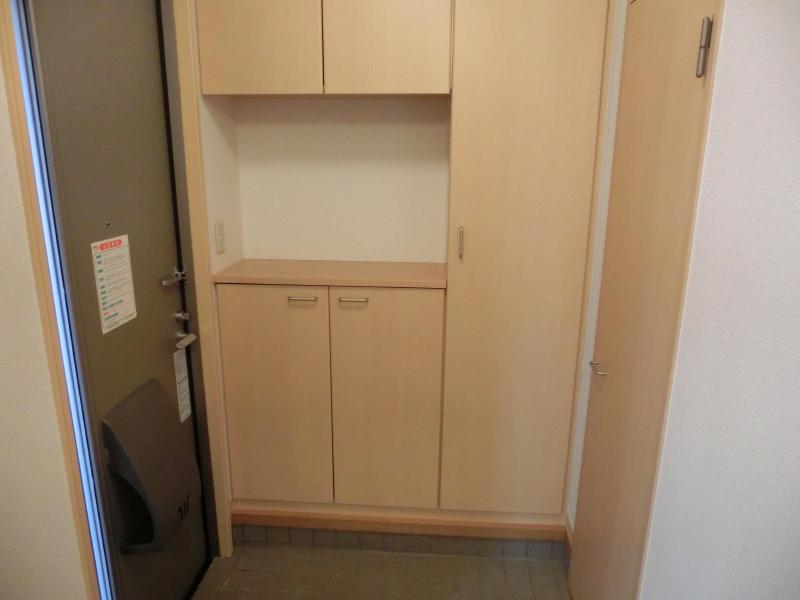 玄関　同タイプの室内写真です。