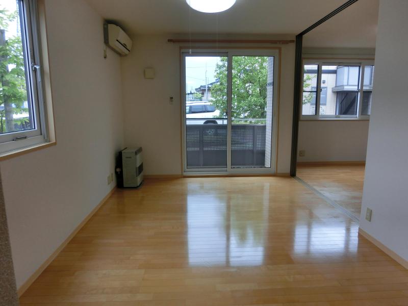 居室・リビング　同タイプの室内写真です。