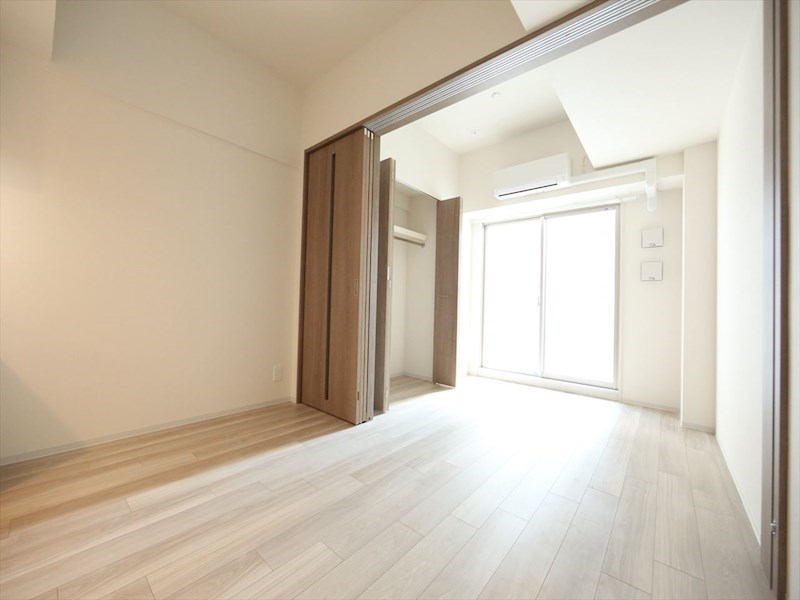 居室・リビング　ＤＫ6.3帖　洋室3.7帖　エアコン完備　バルコニー