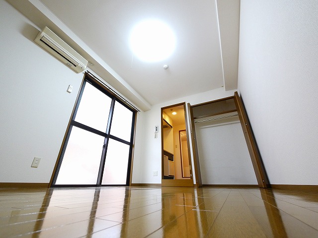 居室・リビング　こちらの居間で趣味の時間をお楽しみください