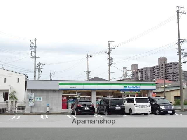 コンビニ　ファミリーマート（コンビニ）まで546m