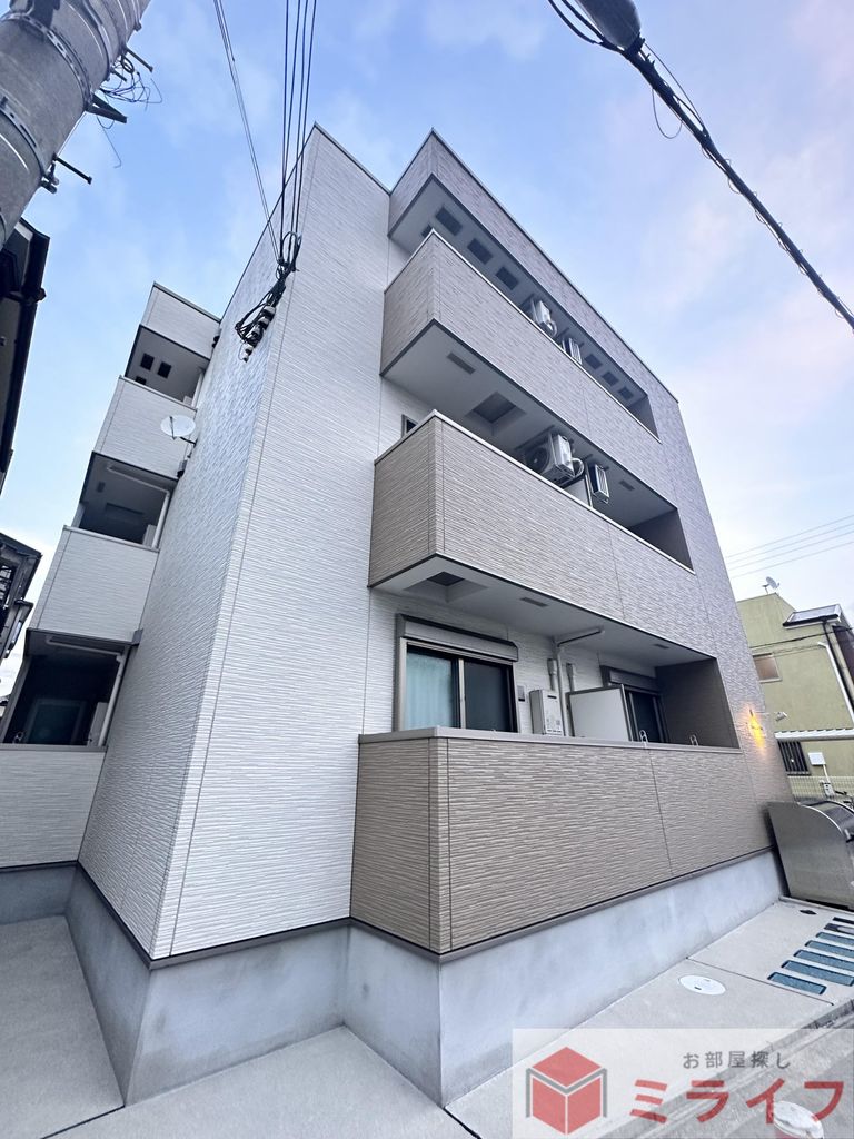 建物外観　落ち着いた街並みに調和するスタイリッシュな外観