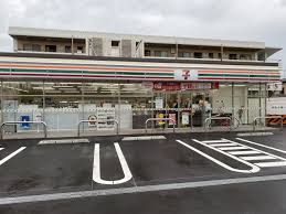 コンビニ　セブン-イレブン 豊中服部寿町３丁目店（コンビニ）まで435m