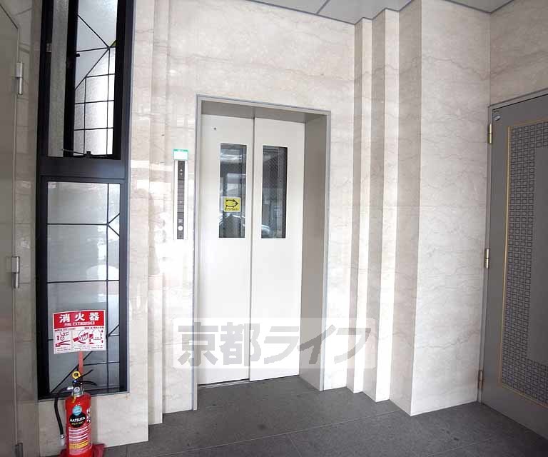 その他　エレベータです