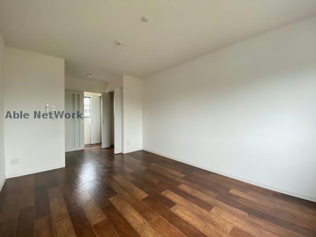 居室・リビング　同棟別部屋