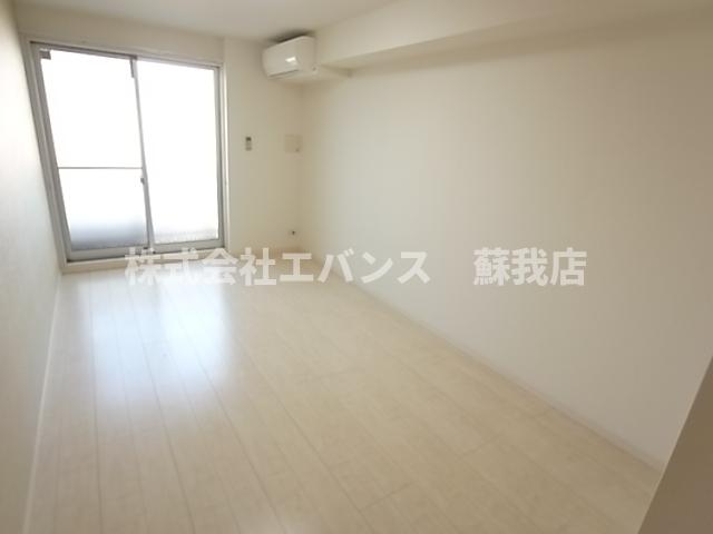 居室・リビング　こちらの居間で趣味の時間をお楽しみください