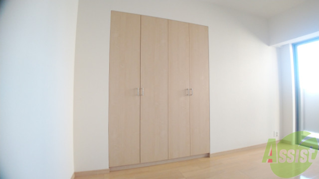 収納　クローゼットは奥行きがありたくさんの物がしまえそうです