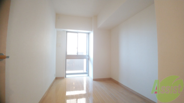 その他部屋・スペース　寝室は陽が入って気持ちがいいですね。お昼寝しましょう