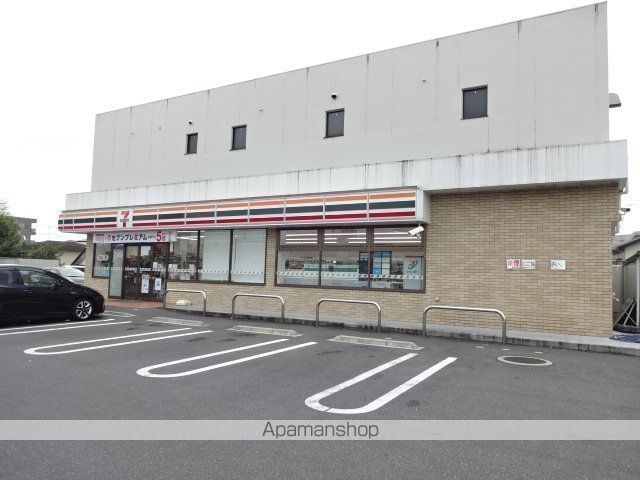 コンビニ　セブンイレブン（コンビニ）まで739m