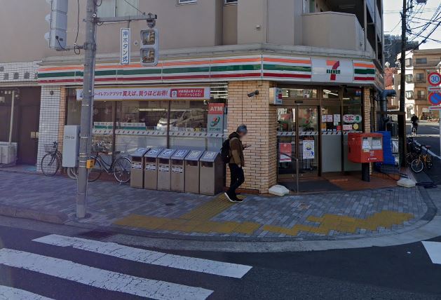 コンビニ　セブンイレブン（コンビニ）まで179m