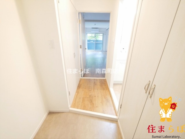 玄関　「気になったら、LINEで気軽に相談できますよ。」