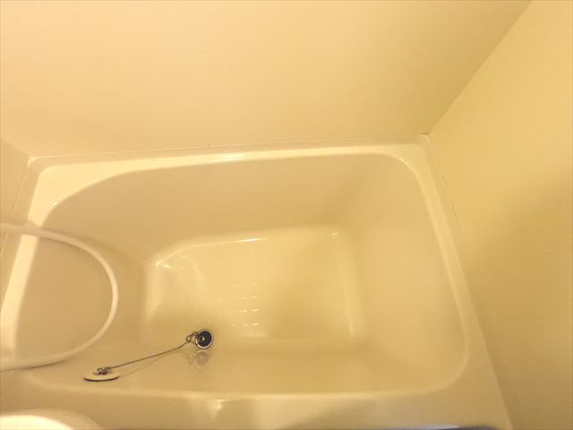 バス・シャワールーム　３点ユニットバスの浴槽