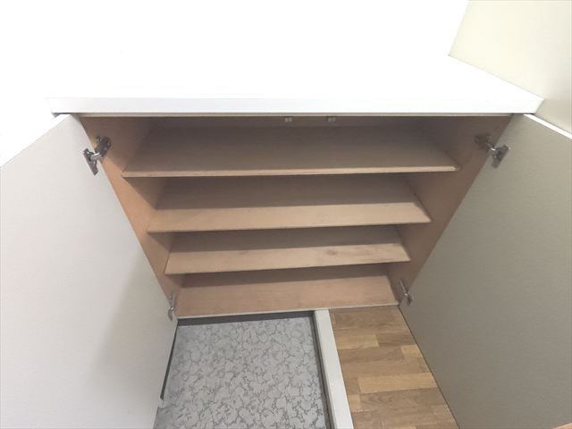 その他　シューズボックス付。