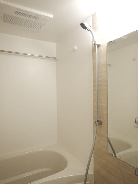 バス・シャワールーム　落ち着いた空間のお風呂です