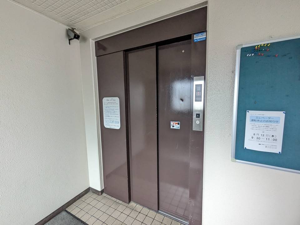 エントランス　エレベーター