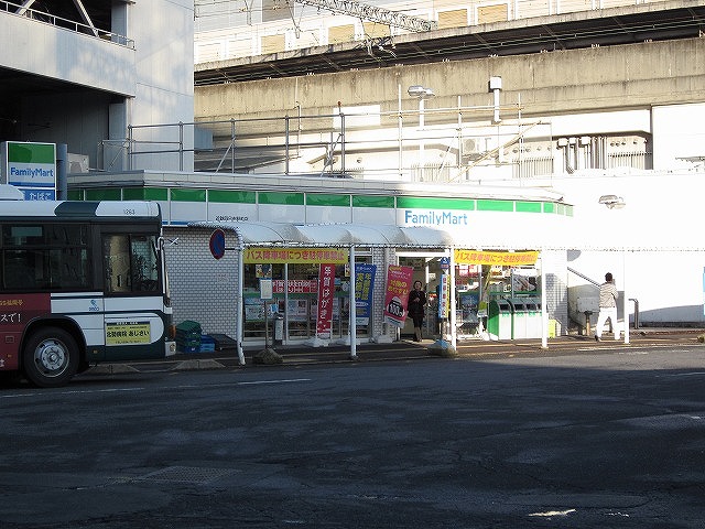 コンビニ　ファミリーマート近鉄四日市駅西店（コンビニ）まで456m