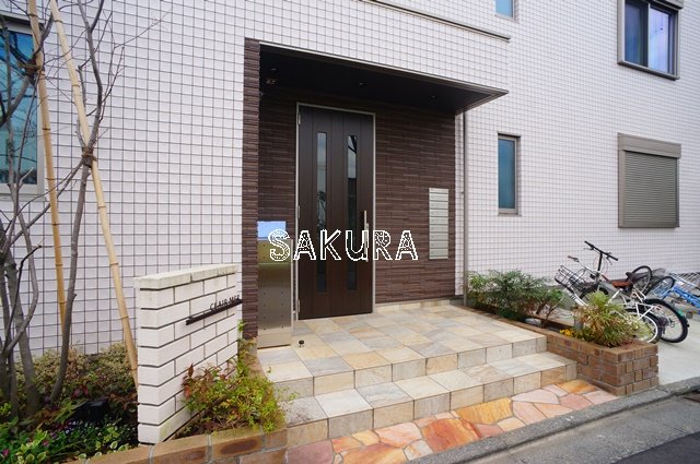 エントランス　お洒落な建物デザイン♪