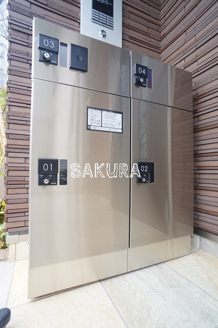 その他共有部分　外出の多い方でも安心の宅配ボックス付き♪