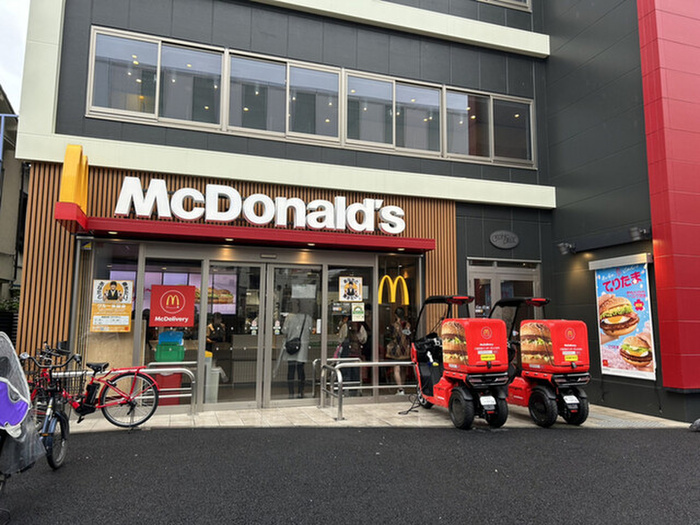 飲食店　マクドナルド雑色駅前店（飲食店）まで633m