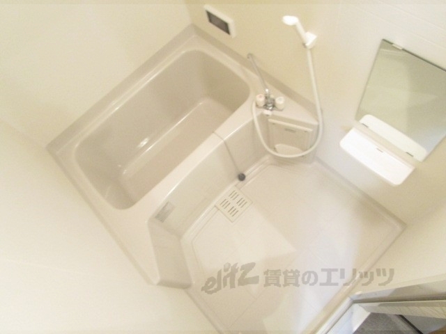 バス・シャワールーム　鏡