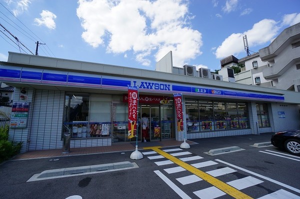 コンビニ　ローソン千里山西一丁目店（コンビニ）まで373m